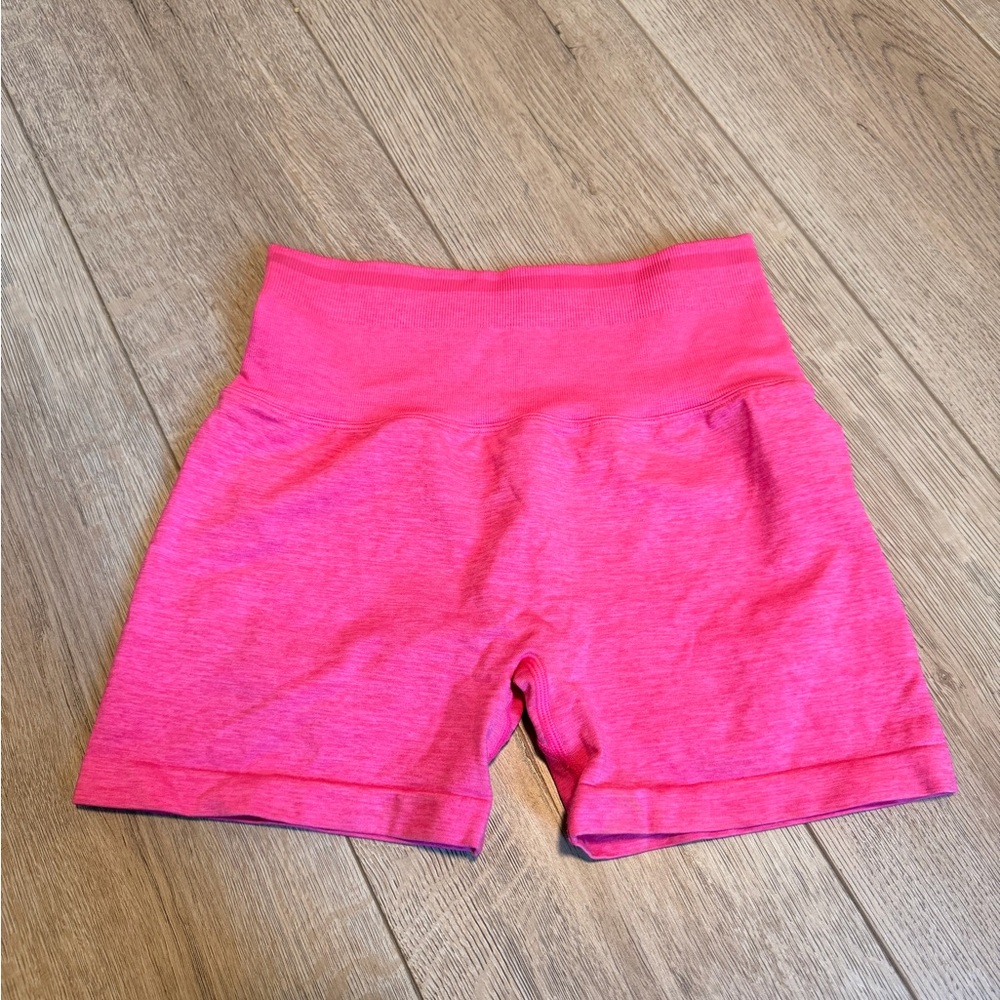 BuffBunny Vibrant Pink Bike Shorts seamless